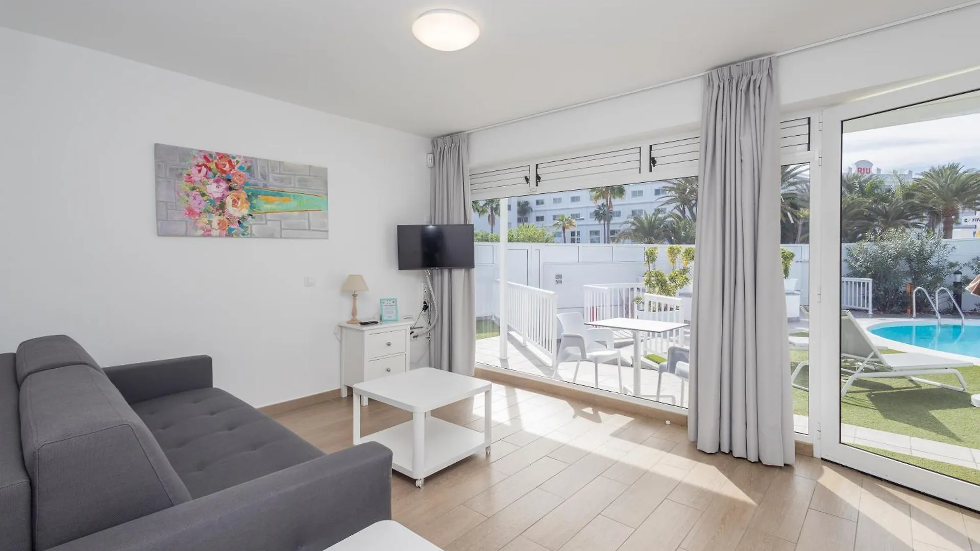 Lightbooking Alemania Piscina Privada Playa Del Ingles Spain